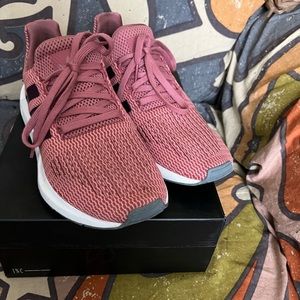 Ladies Rose Color Adidas Sneaker 8.5 Excellent Condition